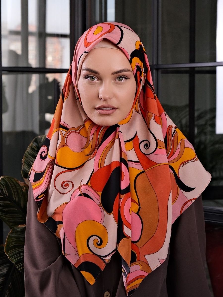 Узбекские платки женские шелковые. Loving Ural платок. Реклама платок мусульманка.