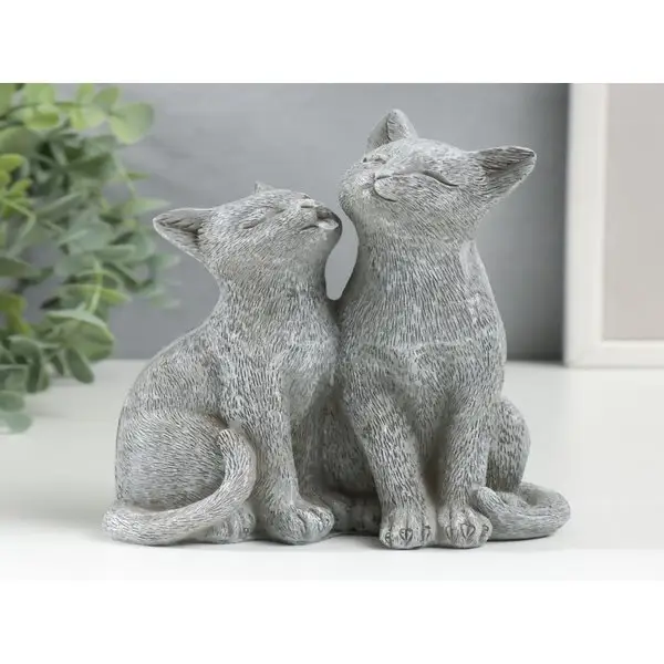 Сувенир Кот и кошка-умывание серый