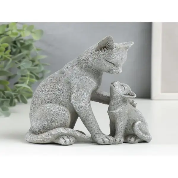 Сувенир Кошка с котёнком-ласка серый