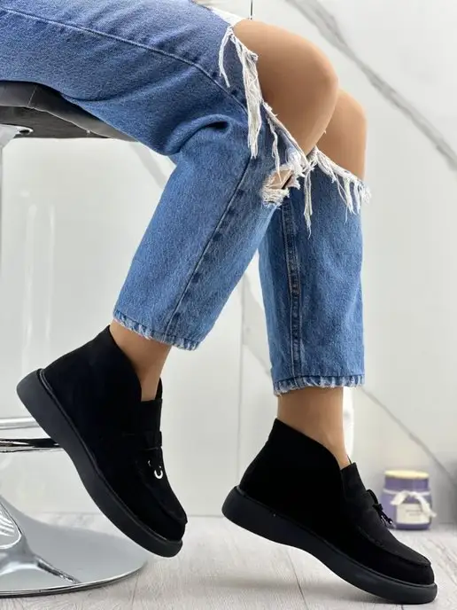 разная обувь на весну: лоферы, кеды, ботильоны